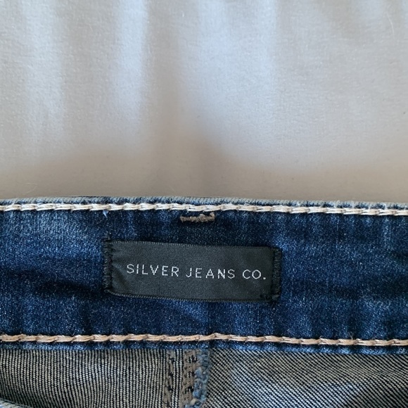 Silver jeans skinny jeans with frayed hem. - Picture 3 of 4